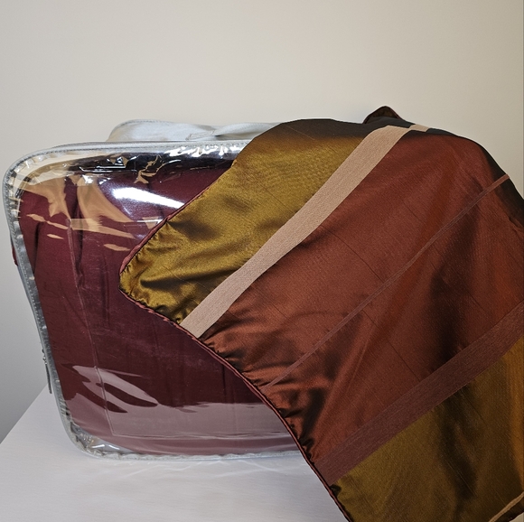 Urban Living burgundy bronze striped tafetta queen size duvet, 2 pillow cases - Picture 4 of 9